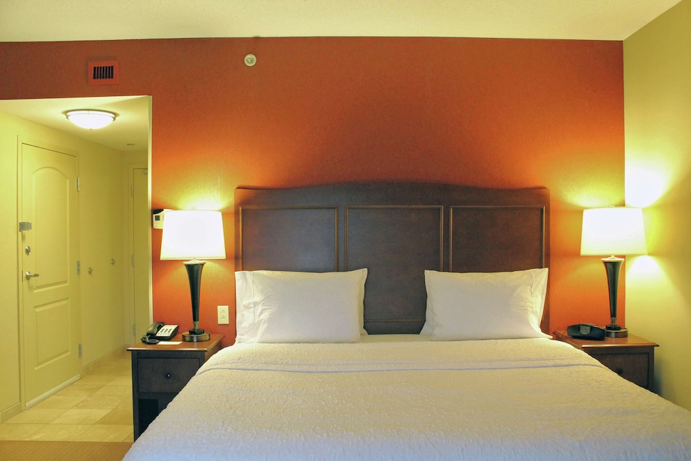 One King Bed, Non-Smoking, Accessible - Photo 1