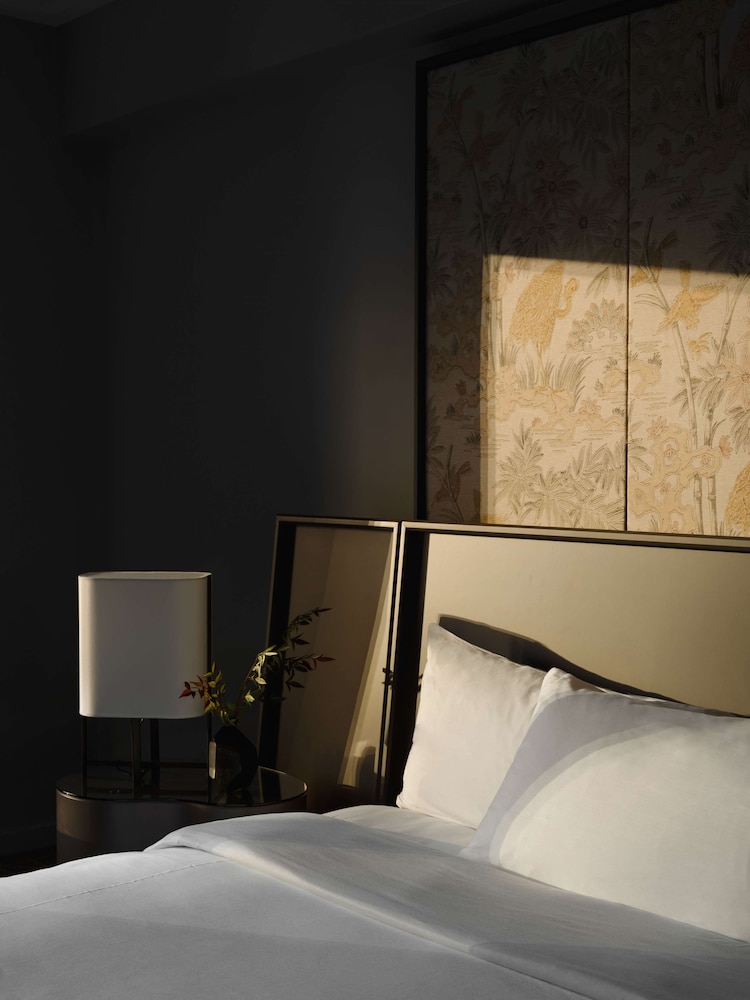 Suite, 1 Bedroom, Accessible, City View (with Roll-in Shower)