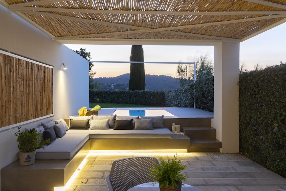 Superior Room, Jetted Tub, Garden Area - Photo 8