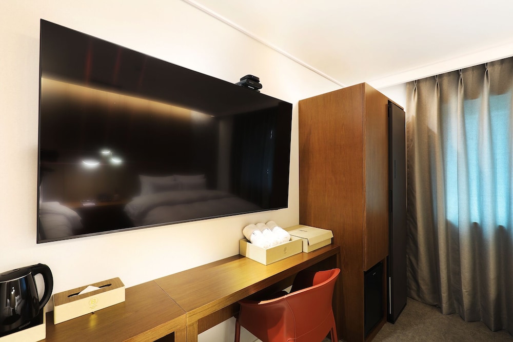 Premium Twin Room photo 2