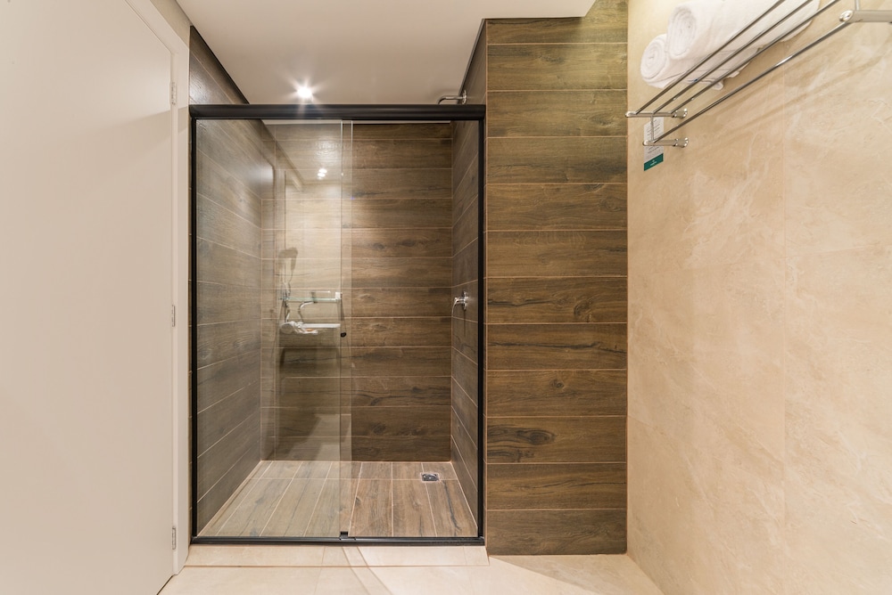 Luxury Room - Photo 6