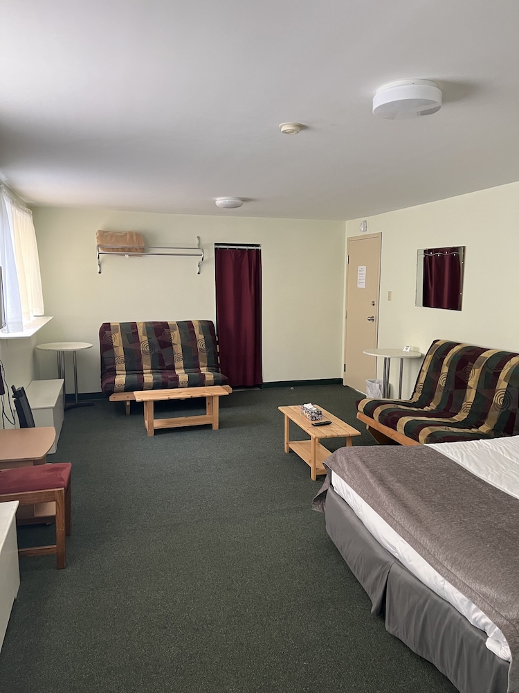 Basic Room, Queen Bed and Double Bed