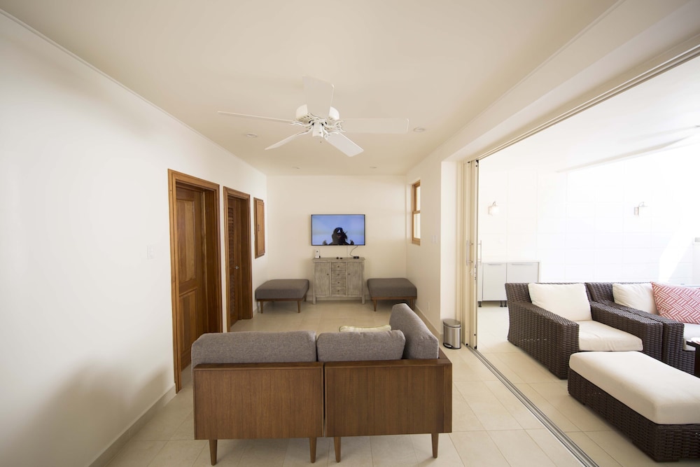 Villa photo 3