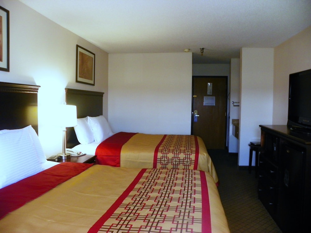 Standard Room, 2 Queen Beds photo 3