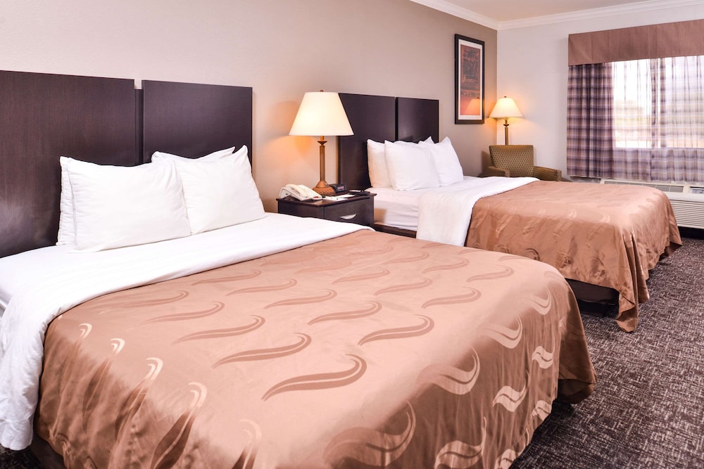 Standard Room, 2 Queen Beds, Non Smoking - Photo 4