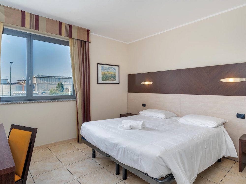 Standard Double Room, Non Smoking - Photo 1