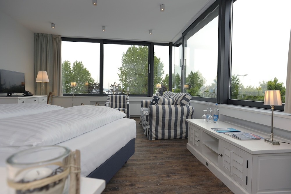 Junior Studio Suite, Balcony, Marina View
