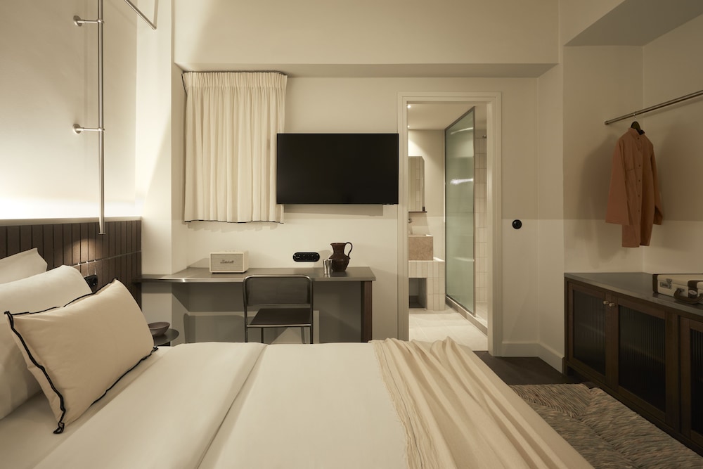 Small Room photo 1