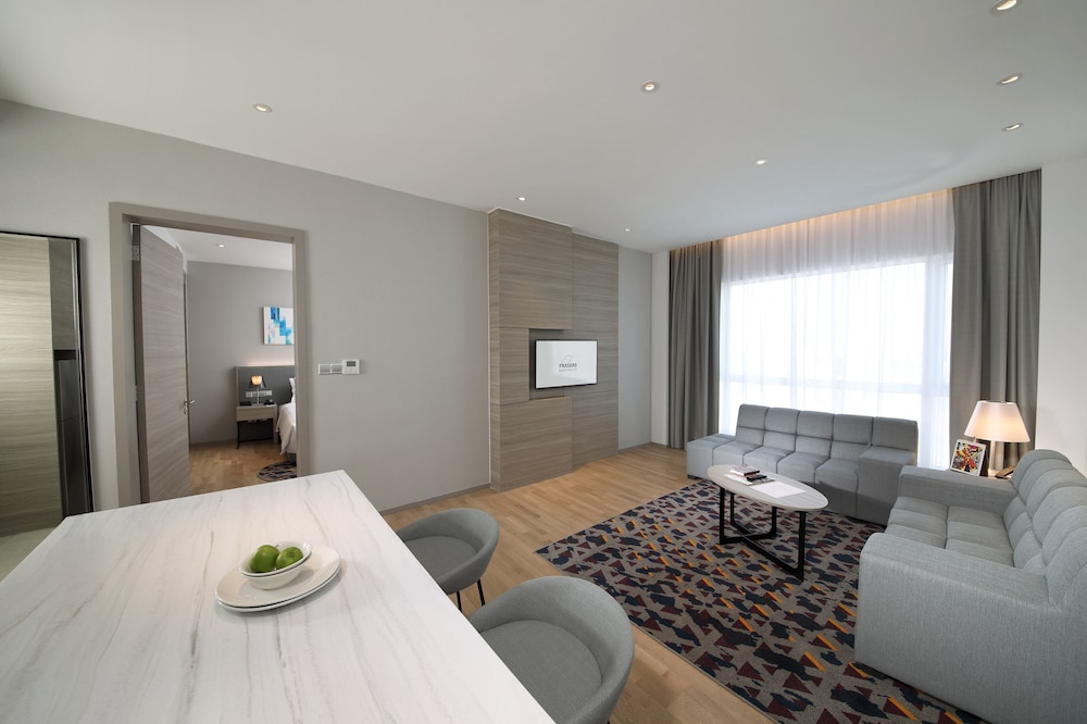 Executive Room, 1 Bedroom (King) thumbnail 5
