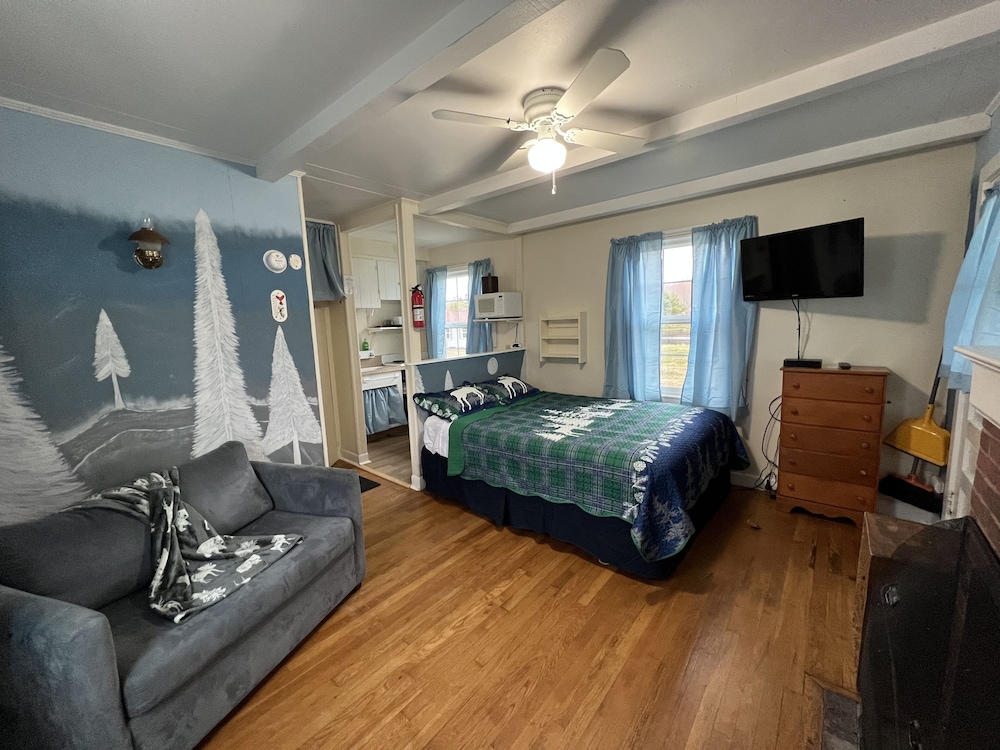 Luxury Studio, Multiple Beds, Fireplace, Lake View