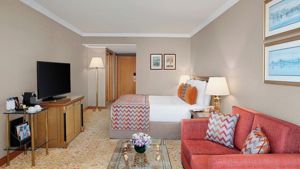 Classic Room, 1 King Bed, Smoking, City View
