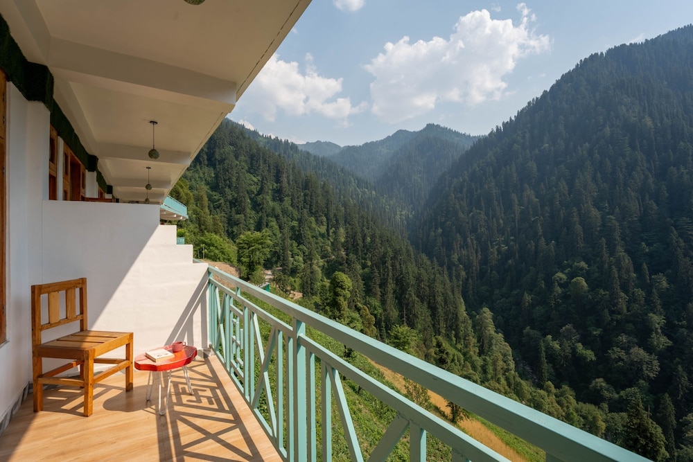 Deluxe Double Room with Balcony photo 2