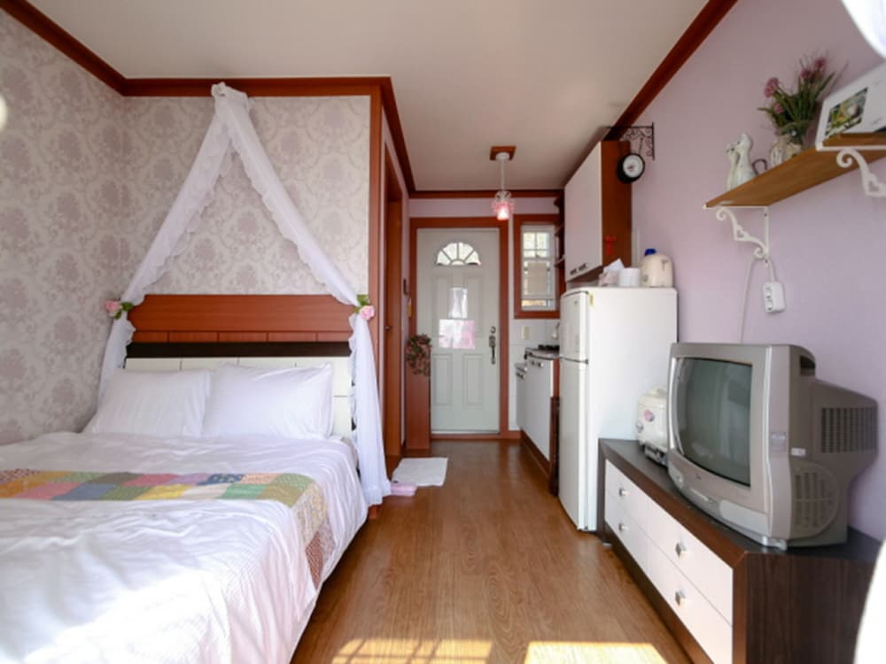 Room (Ivy) - Photo 6