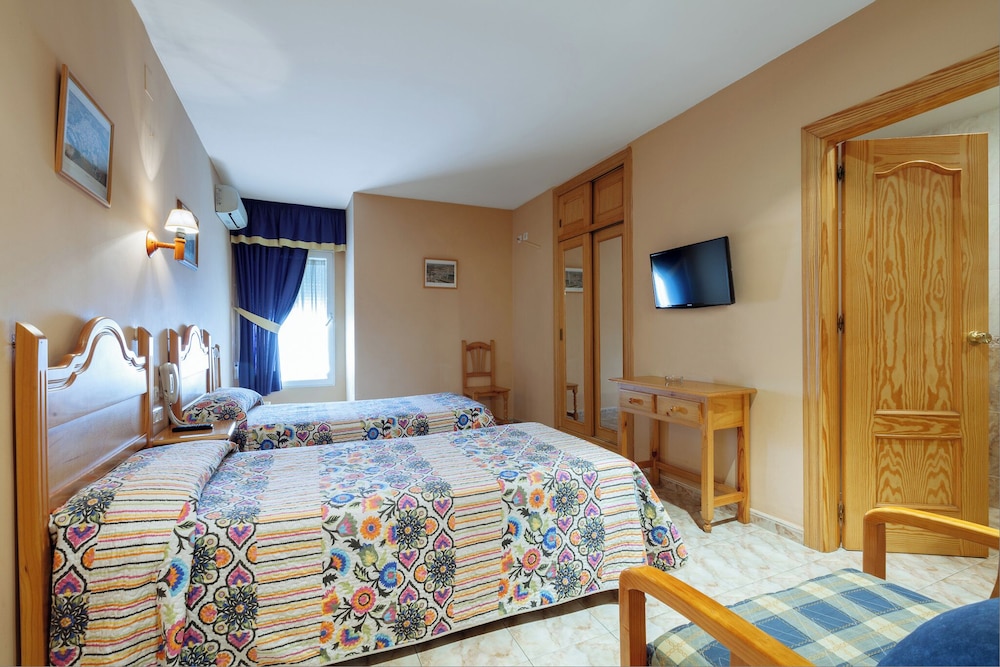 Standard Twin Room - Photo 2