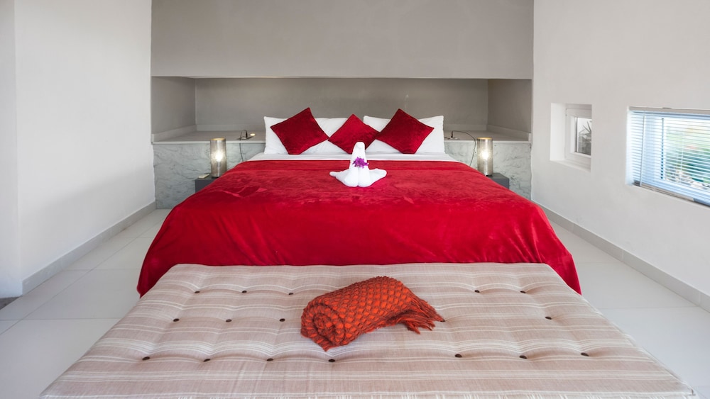 Casa Preciosa: 3-Bedroom Villa with Pool
