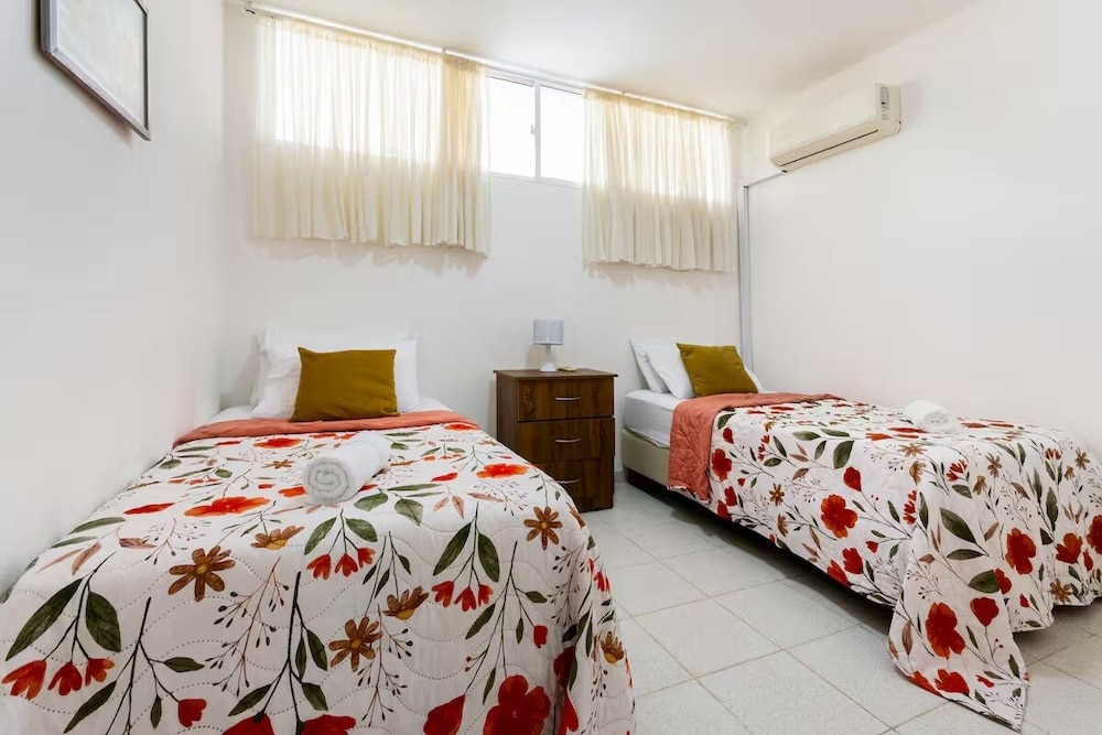 Classic Apartment, 2 Bedrooms, Kitchenette photo 3