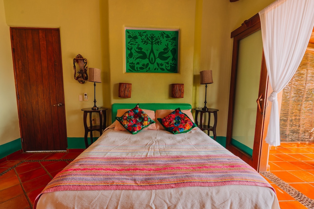 Verde Queen Suite
