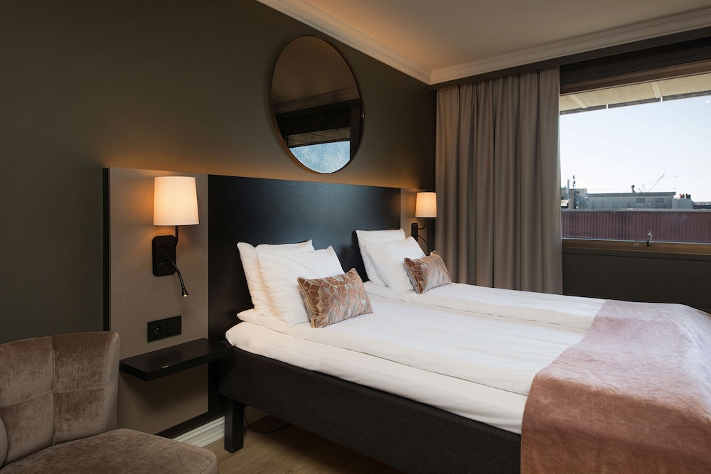 Superior Room, 1 Queen Bed photo 3