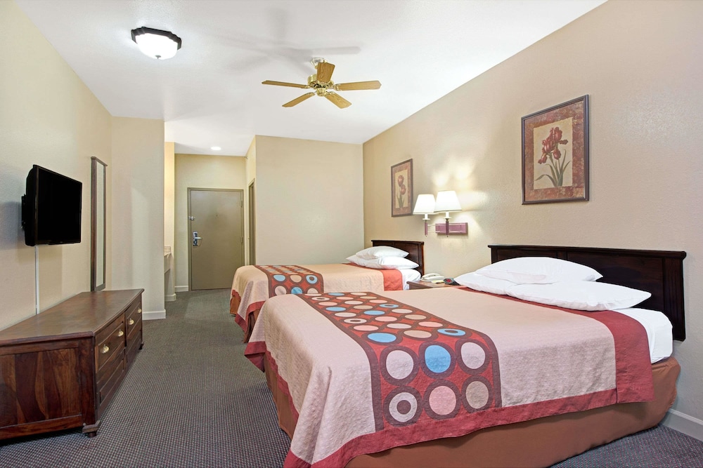 Standard Room, 2 Queen Beds - Photo 3