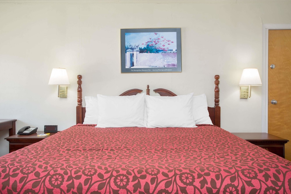 Standard Room, 1 King Bed - Photo 4