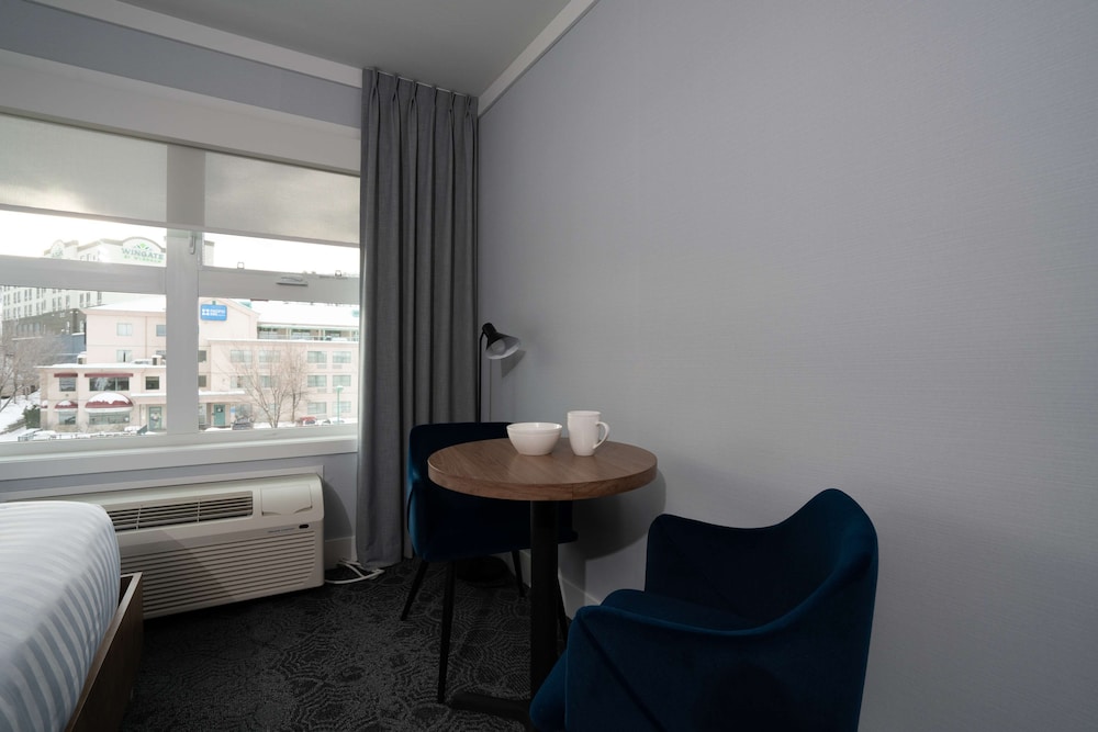 Standard Room, 2 Queen Beds, Non Smoking, Kitchenette (Pet Friendly) photo 2