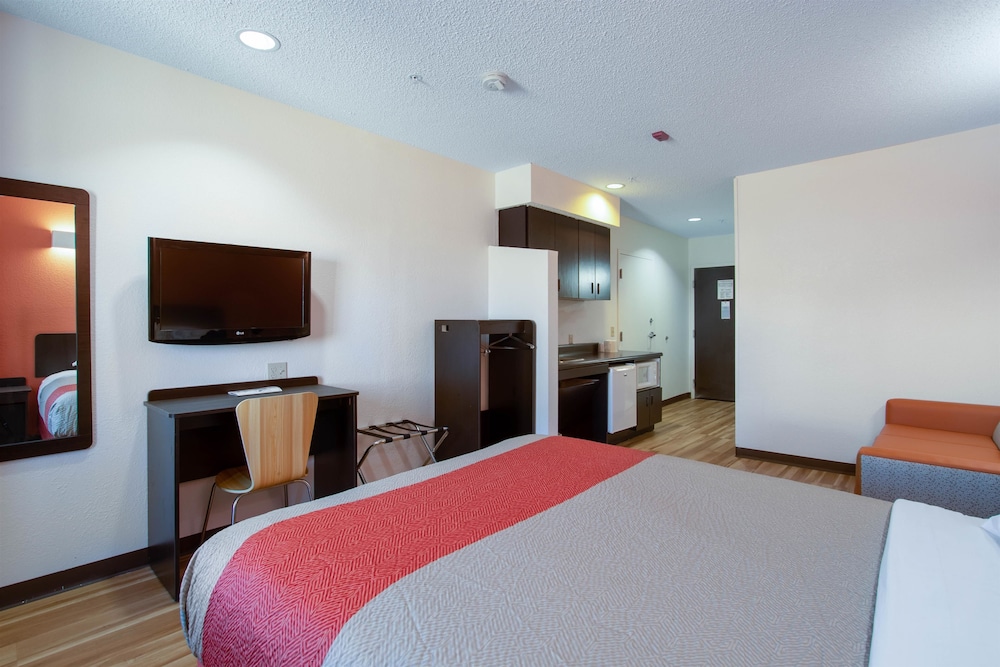 Standard Suite, 1 Queen Bed, Accessible, Non Smoking photo 3