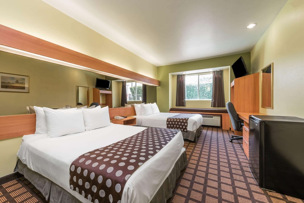 Room, 2 Queen Beds, Accessible, Non Smoking