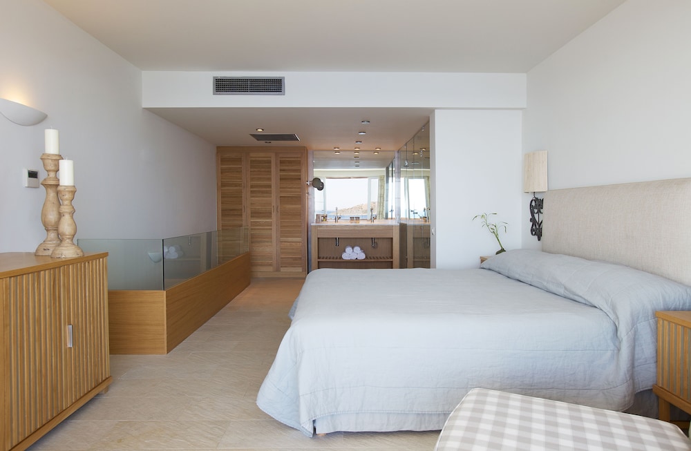 Mythica Maisonette with Sharing Pool, Sea View