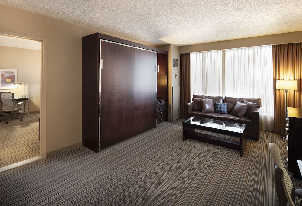 Suite (The Councilman) - Photo 1