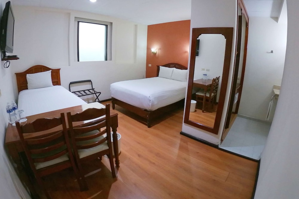Standard Room, Multiple Beds, Non Smoking