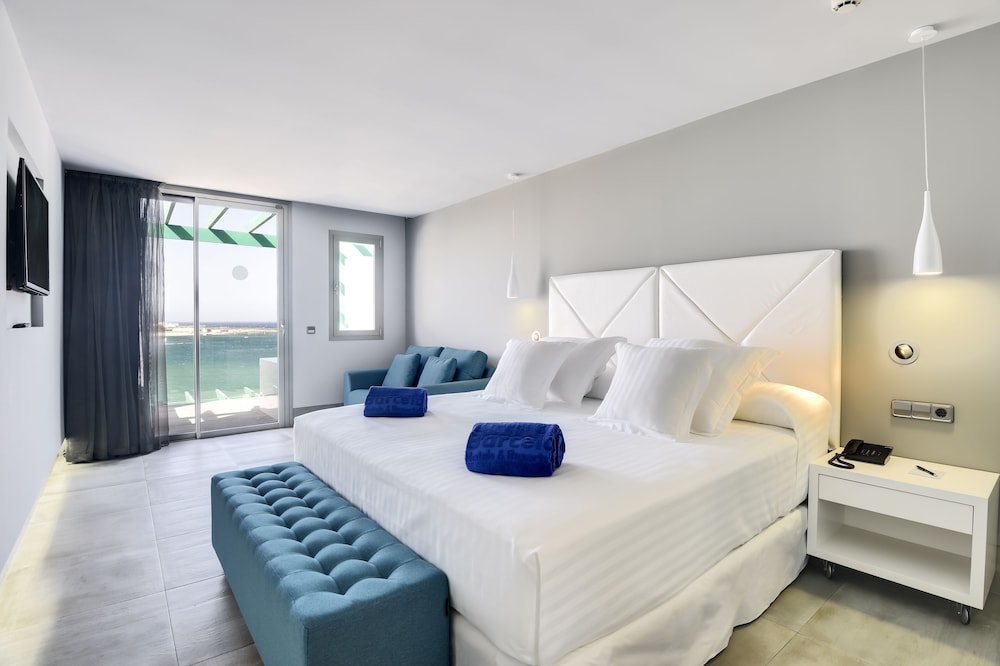 Deluxe Room, Hot Tub, Sea View - Photo 2