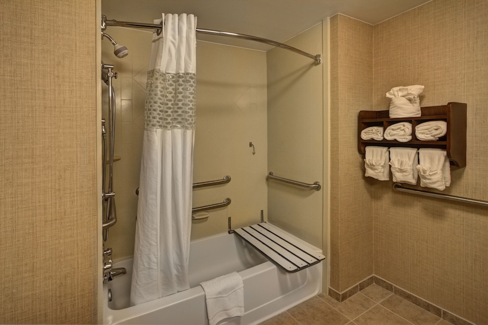 Room, 2 Queen Beds, Accessible, Non Smoking - Photo 4