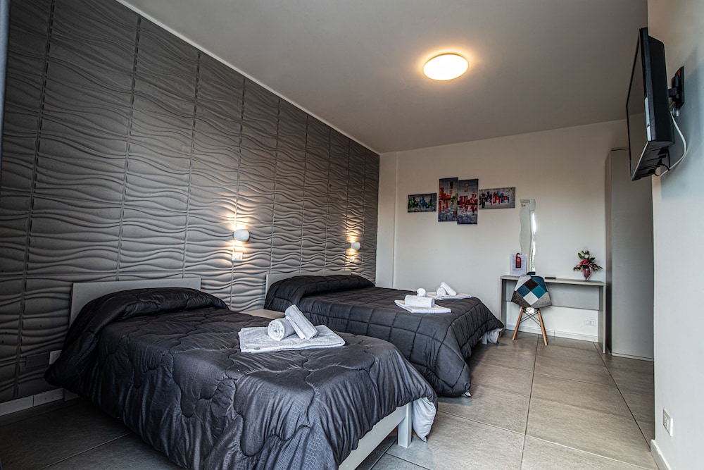 Deluxe Triple Room, Garden View - Photo 6