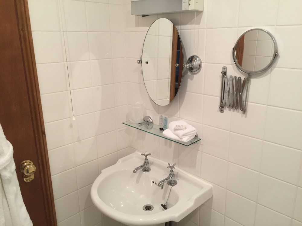 Double Room, Ensuite (Superior - Half Tester) photo 3