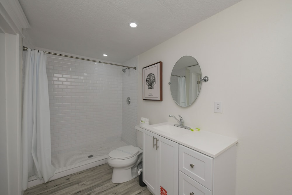 Suite - Photo 20