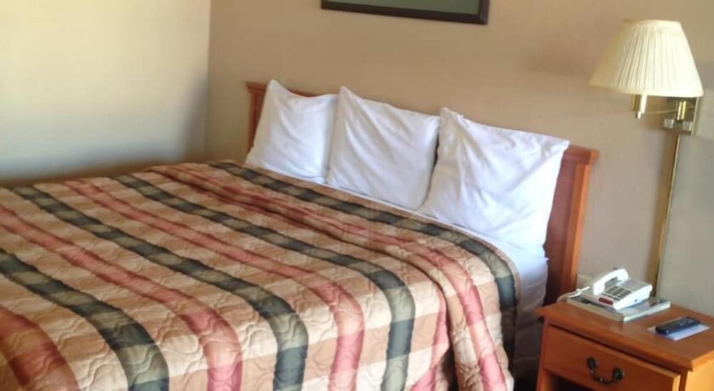 Room, 1 King Bed, Non Smoking photo 1