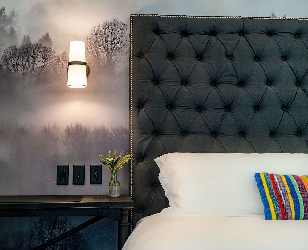 Standard Room, 1 King Bed photo 3