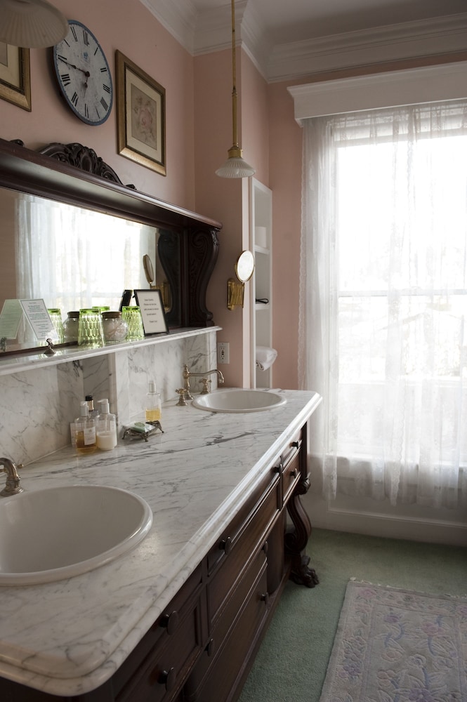 Anna Bissell Room photo 2