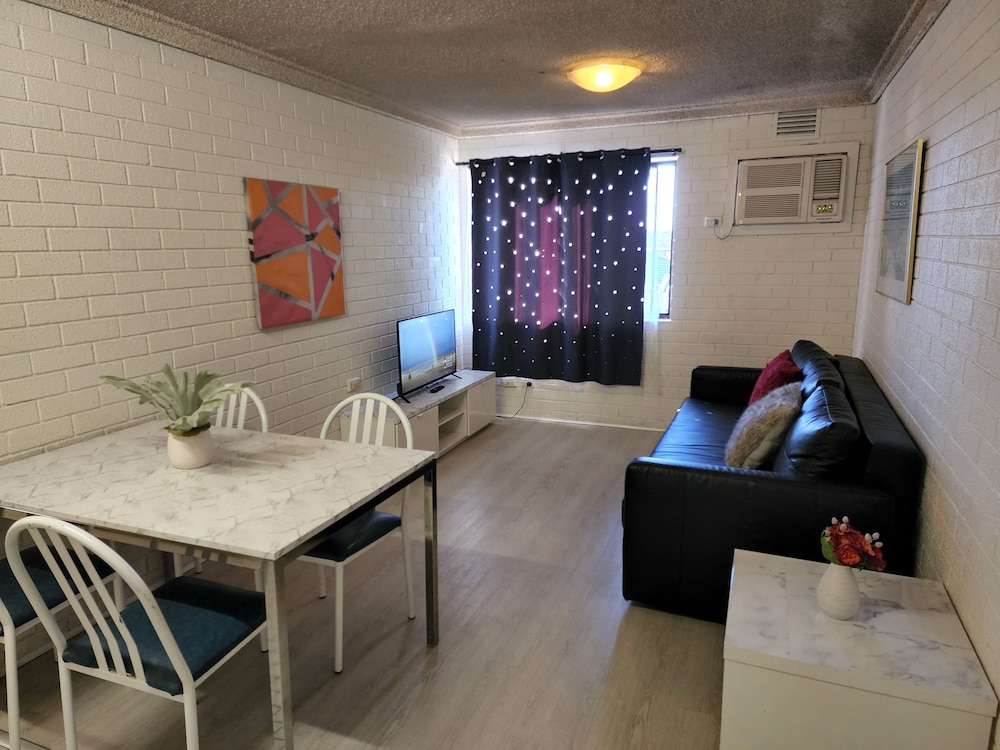 Two Bedroom Apartment Queen and Twin - Photo 12