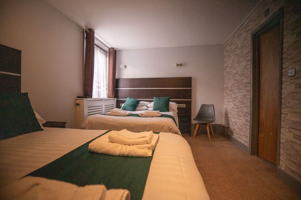 Standard Twin Room, 2 Double Beds - Photo 4