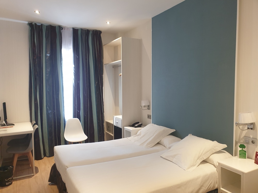 Standard Double Room Single Use - Photo 2