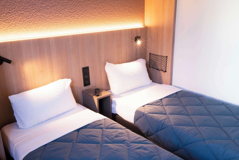 Standard Room, 2 Twin Beds - Photo 21