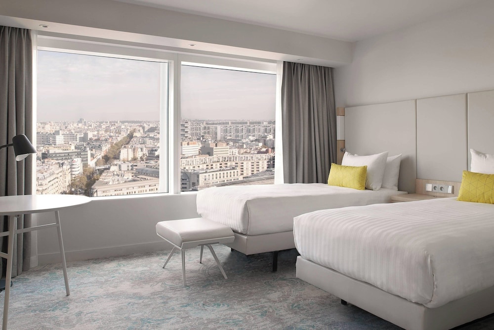 Twin Room with Sacre Coeur View photo 2