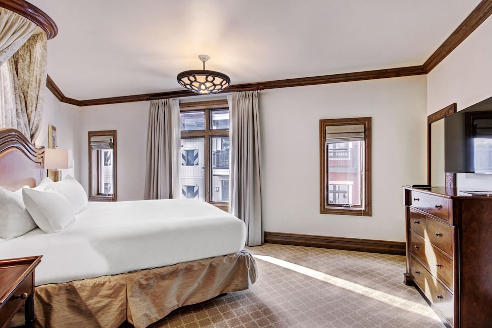 Suite, 1 King Bed (Arrabelle) - Photo 2