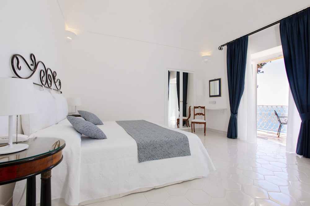 Junior Double or Twin Room, Terrace, Sea View