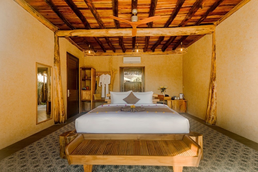 Premium Bungalow with Balcony - Photo 3