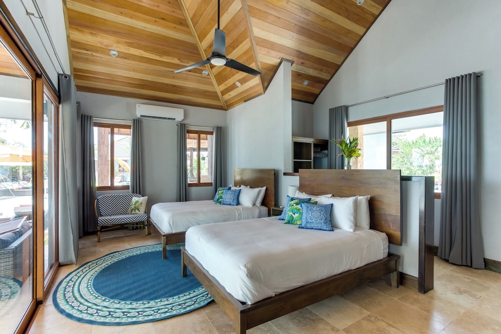 Deluxe Room, Patio, Beach View photo 2