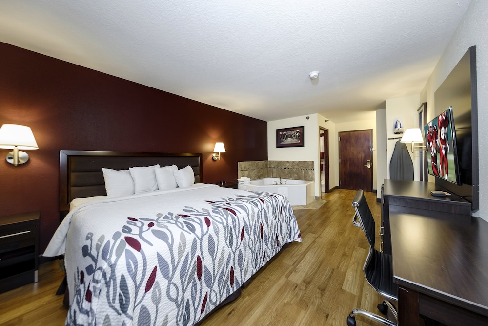 Superior Room, 1 King Bed, Jetted Tub (Smoke Free) - Photo 2
