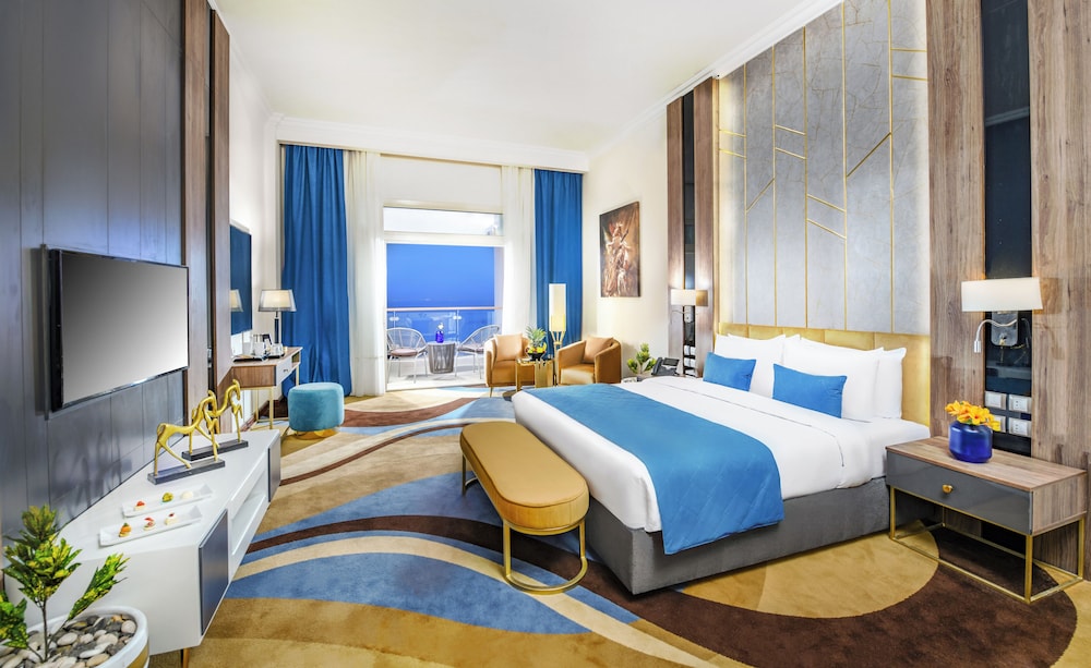 Executive Suite - Photo 1