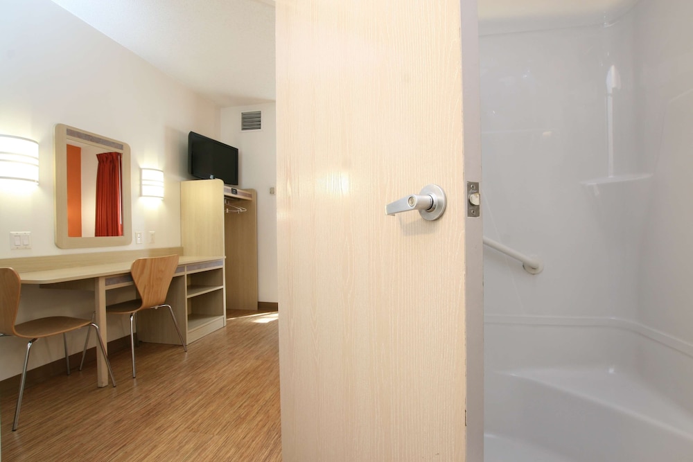 Standard Room, 2 Double Beds, Non Smoking photo 2